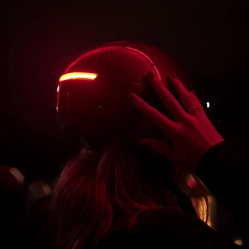 Overade LIFE - Casque Vélo Lumineux avec Clignotants