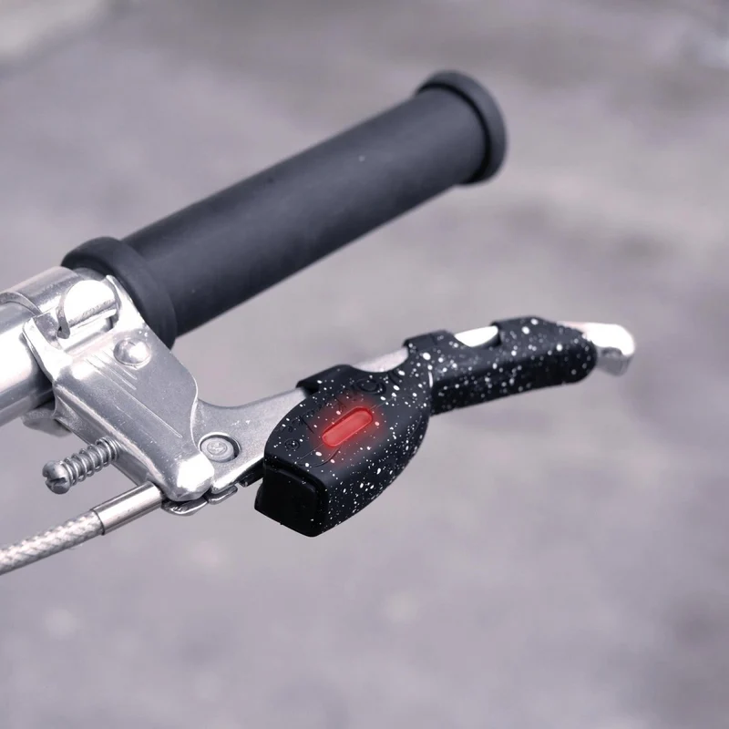 Overade TURN - Éclairage AR Vélo/Casque – Clignotants – Détecteur Feu Stop