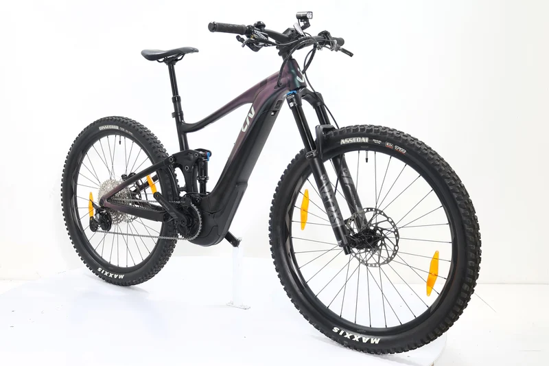 LIV Intrigue X E+ 2 2022 T.M