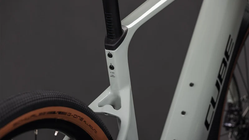 Cube | Nuroad Hybrid C:62 Race 400X