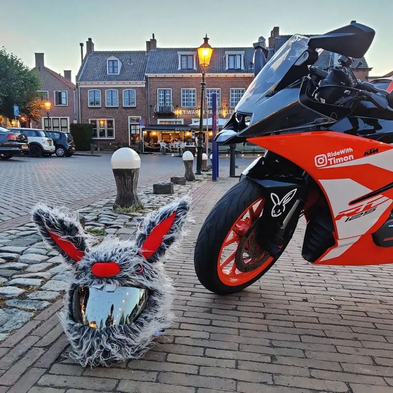 Couvre Casque Moto - Lapin maléfique