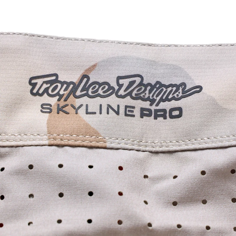 Skyline Pro Short Shell Flow Camo Pumice