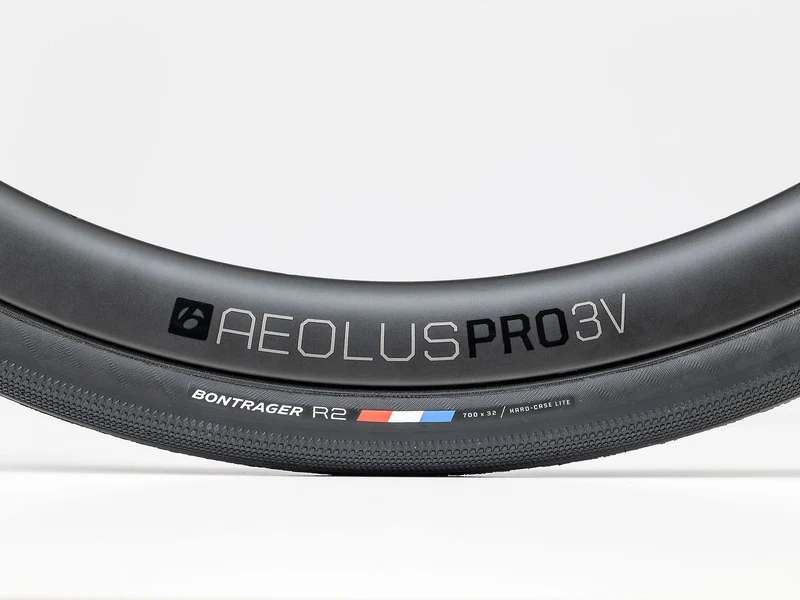 Pneu Bontrager R2 Hard-Case Lite