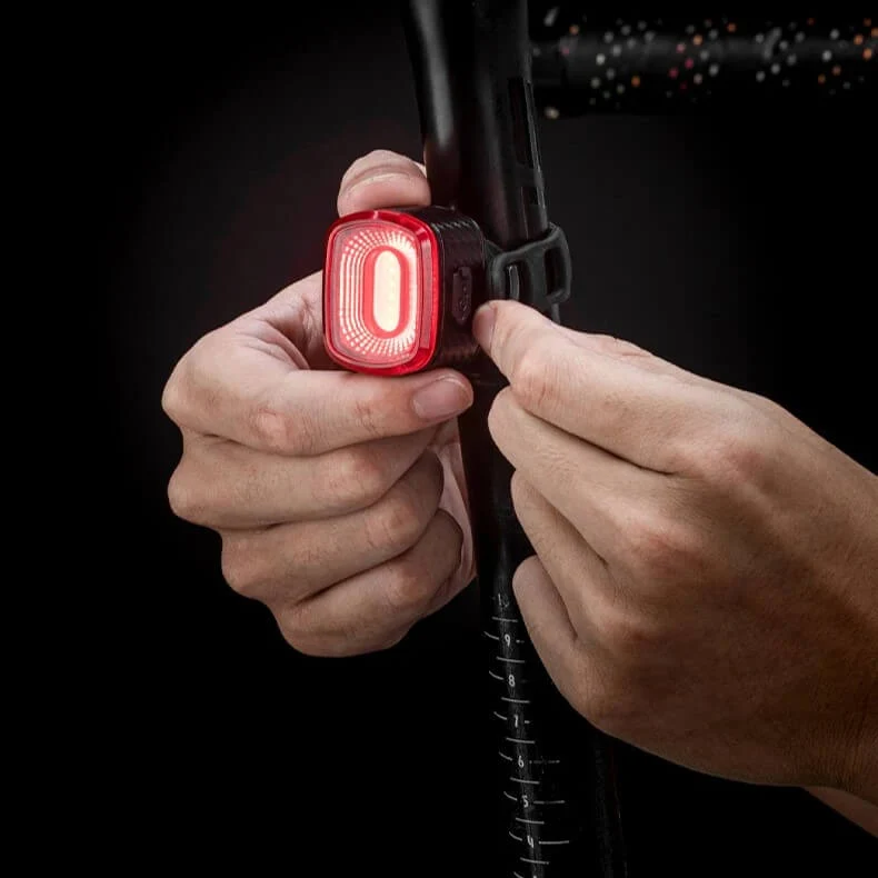Lightpeak™ | Feu arriere velo rechargeable avec détection de freinage et mode automatique intelligent