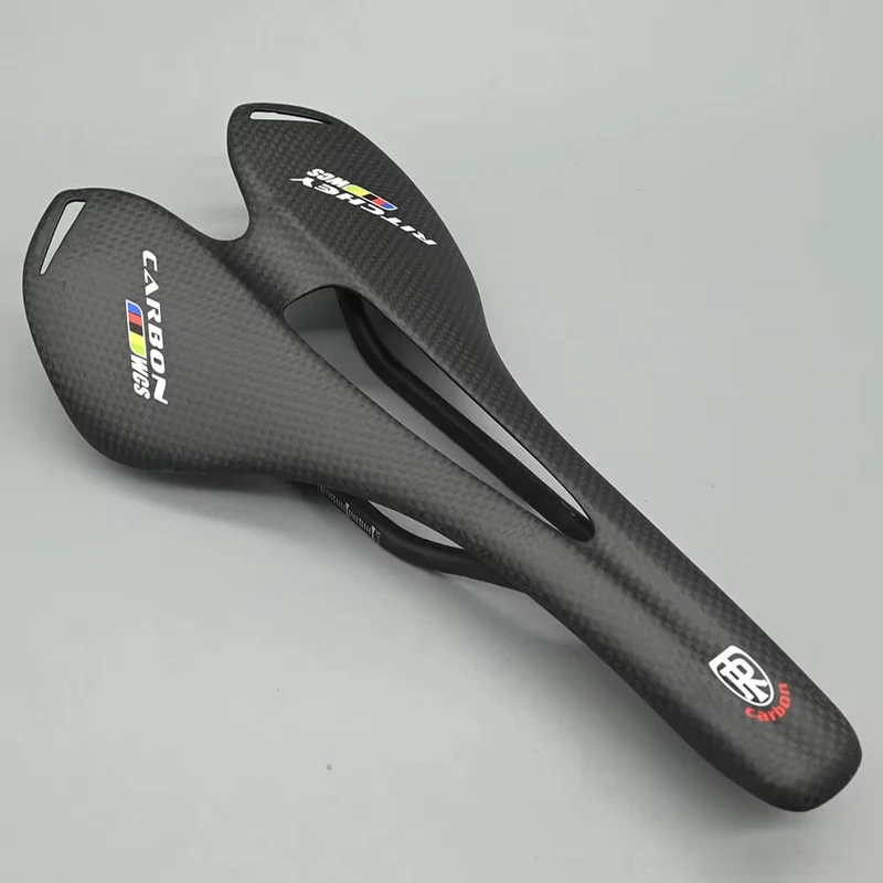 StormSprint™ | Selle velo route en carbone avec ventilation intégrée et stabilité renforcée