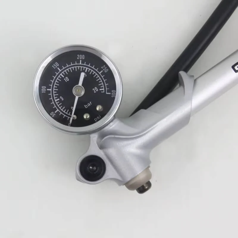 RiniPump™ | Pompe a velo pour suspensions avec manomètre et tuyau rotatif