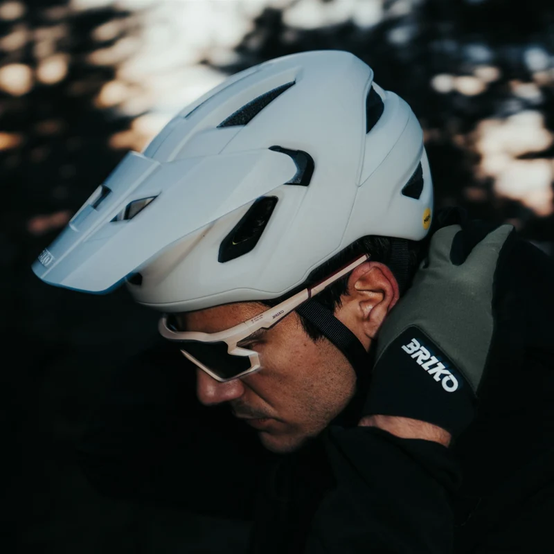 OVER MIPS - Helmets - Helmet - Unisex - Matt Swirl Beige