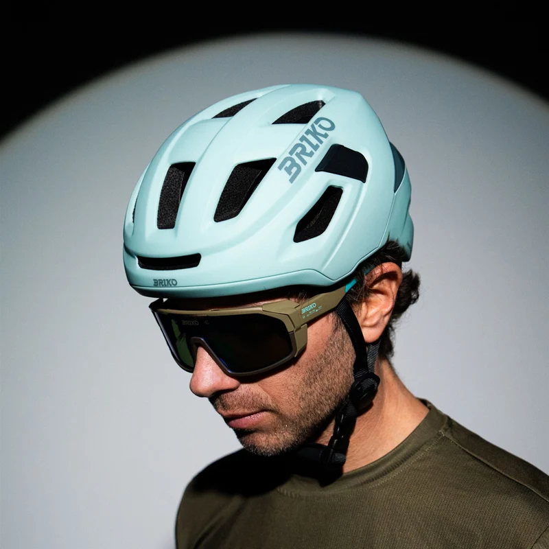 AERO PLUS - Helmets - Helmet - Unisex - Matt Summer Green-Abbey Gray