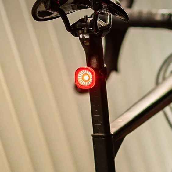 BikeWarningLight™ | Feu arriere velo avec détection de freinage automatique
