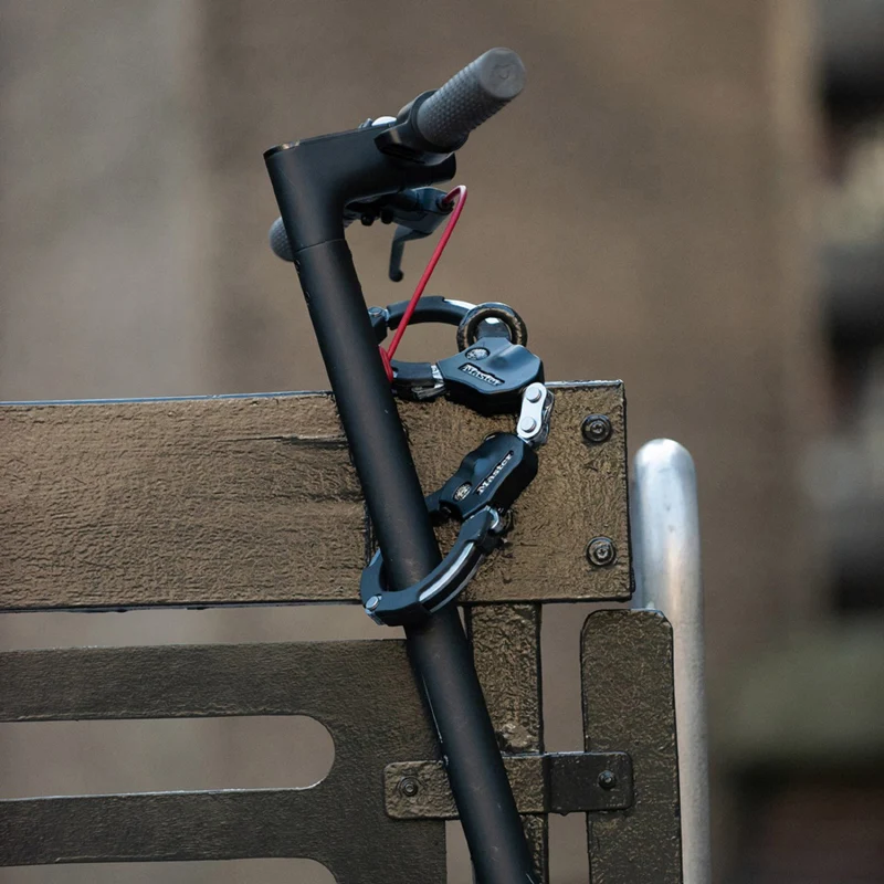 Antivol Velo / Trottinette A Menotte Masterlock Street Cuff L36 Cm - Livre Avec 4 Cles - Niveau Securite 9