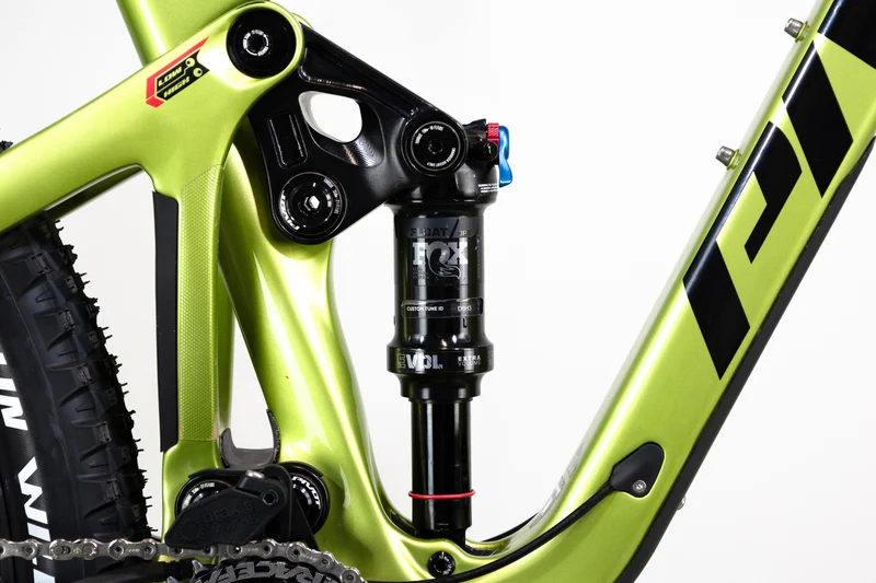 PIVOT Switchblade 2022 M 2004