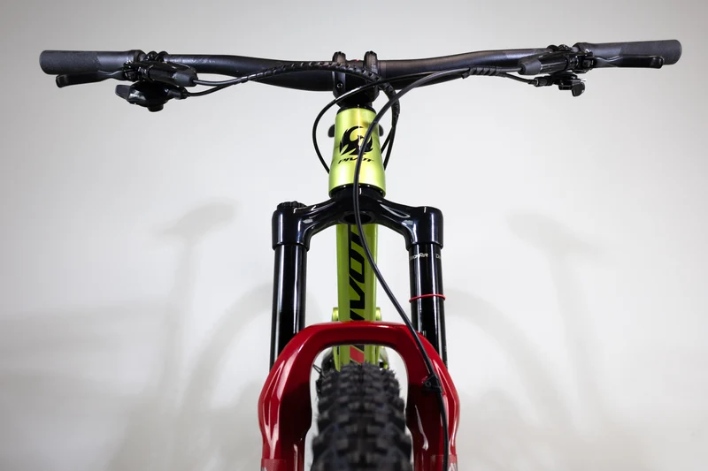 PIVOT Switchblade 2022 M 2004