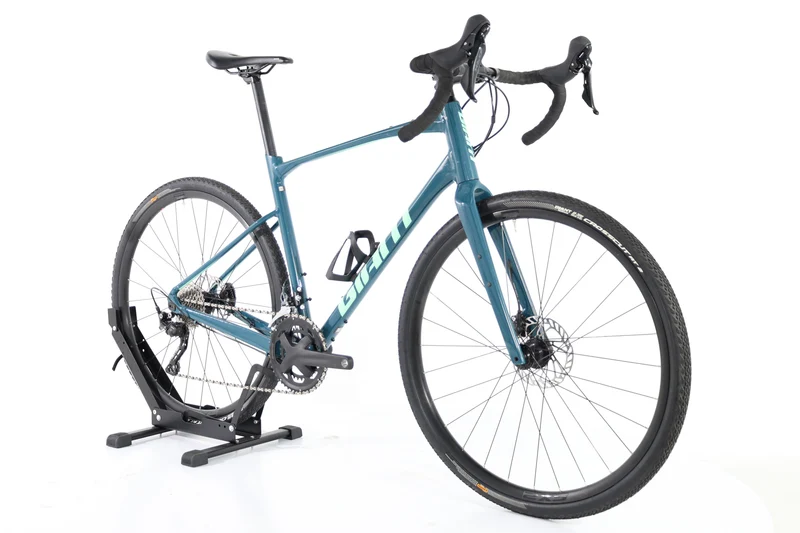GIANT Revolt 1 2025 T.L