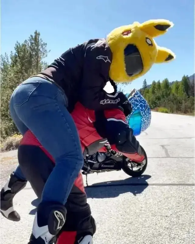 Couvre Casque Moto - Pikachu