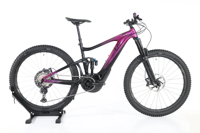 LIV Intrigue X E+ 1 2022 T.M