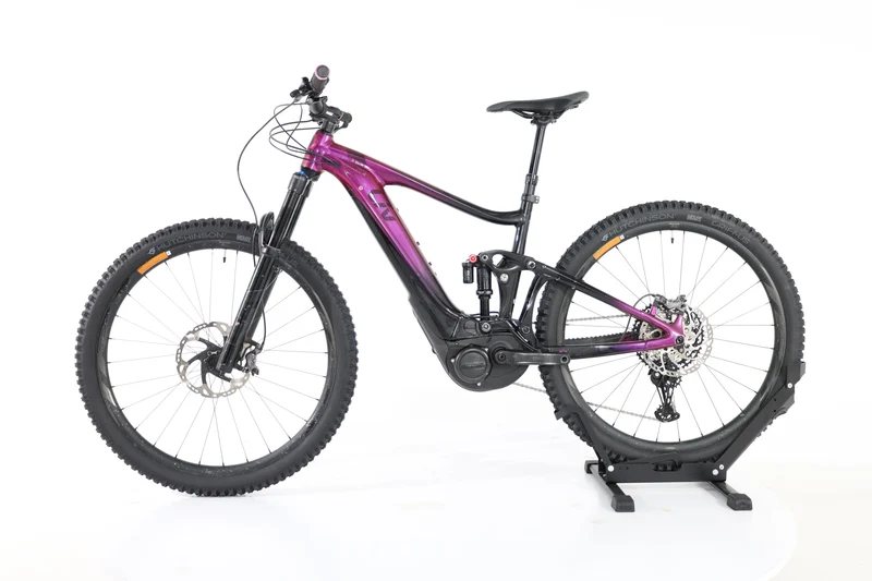 LIV Intrigue X E+ 1 2022 T.M