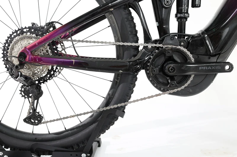 LIV Intrigue X E+ 1 2022 T.M