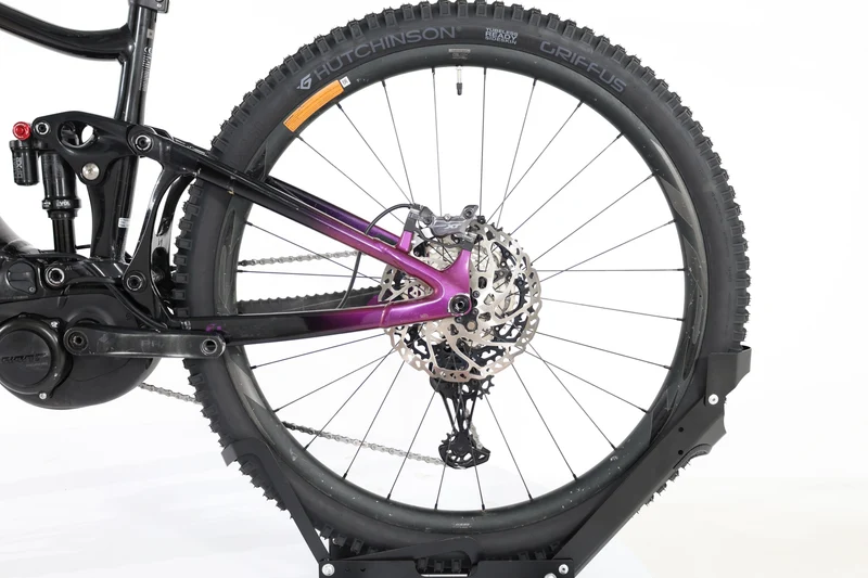 LIV Intrigue X E+ 1 2022 T.M