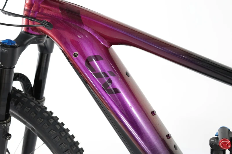 LIV Intrigue X E+ 1 2022 T.M