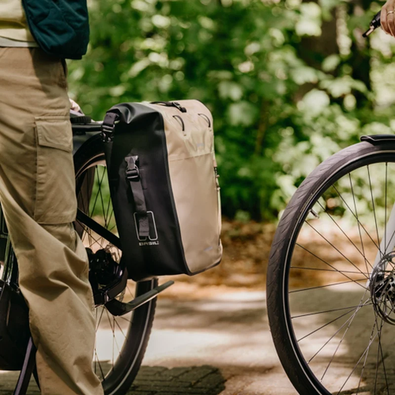 Sacoche porte-bagages vélo étanche Basil Rivo