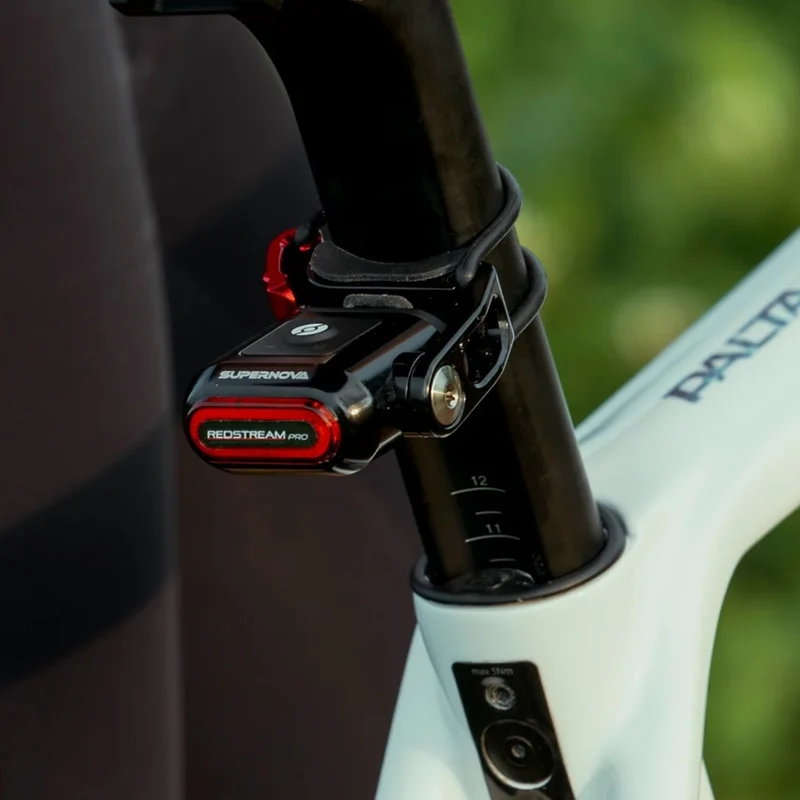 Set d’éclairage vélo avant et arrière Supernova Redstream Series avec fonction feu de freinage