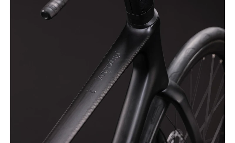 Attain C:62 Race 2027 - Noir - CUBE