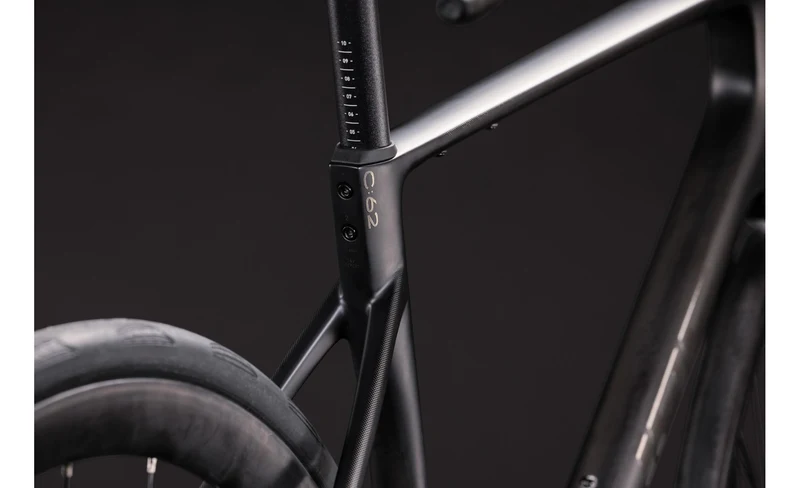 Attain C:62 Race 2027 - Noir - CUBE