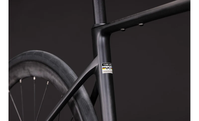 Attain C:62 Race 2027 - Noir - CUBE