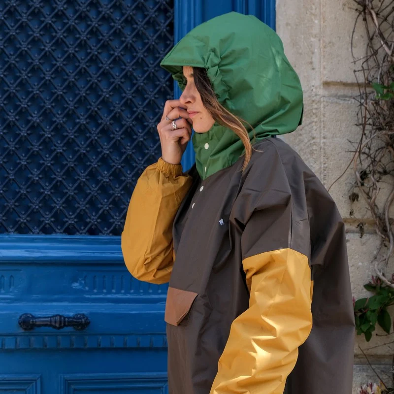 Poncho de pluie court Poule Party adulte Kaki