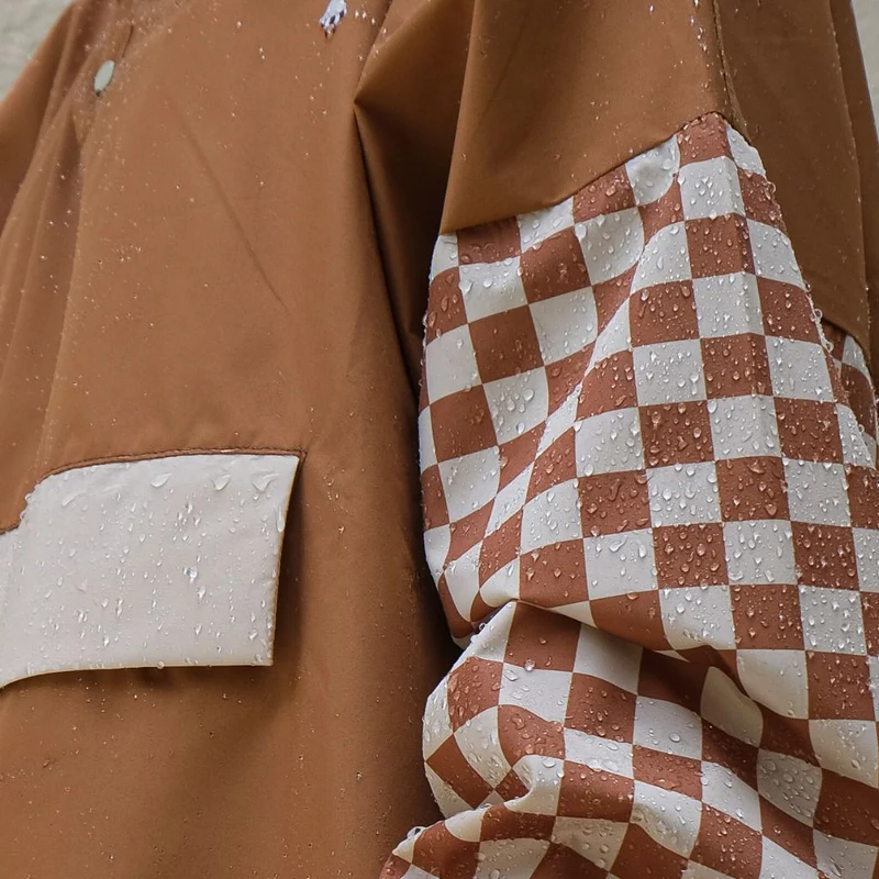 Poncho de pluie court Poule Party adulte Damier Marron