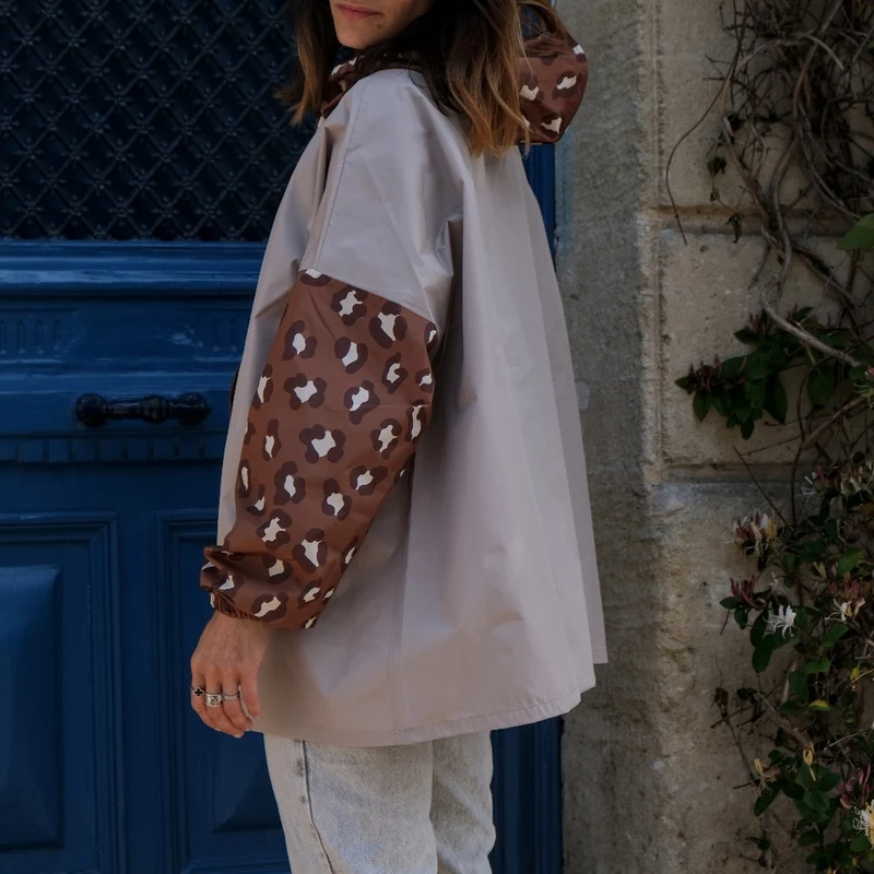 Poncho de pluie court Poule Party adulte Léopard