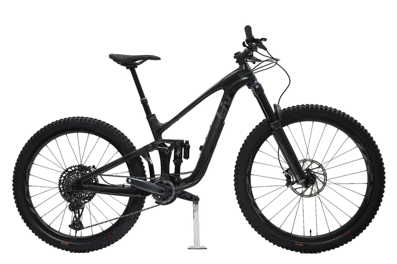 LIV Intrigue LT Advanced Pro 1 2023 T.S