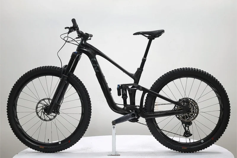 LIV Intrigue LT Advanced Pro 1 2023 T.S