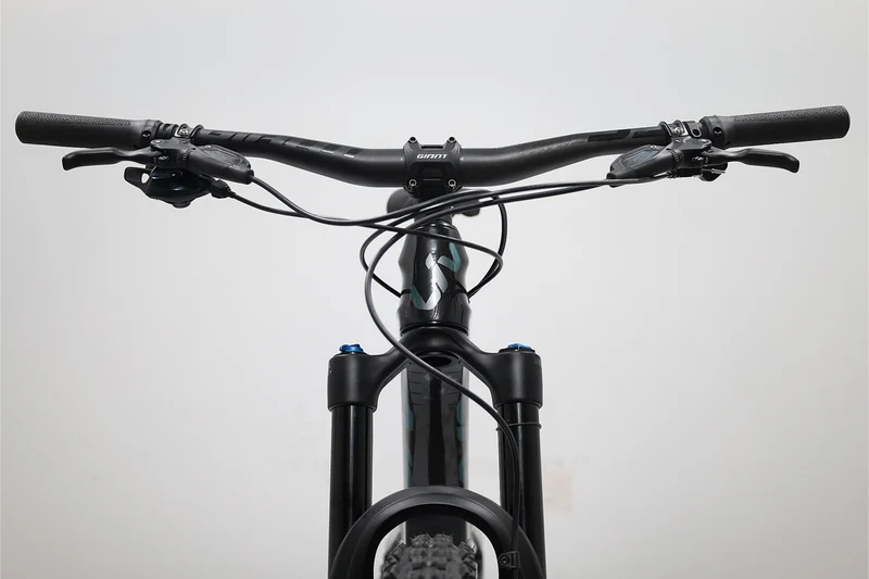 LIV Intrigue LT Advanced Pro 1 2023 T.S