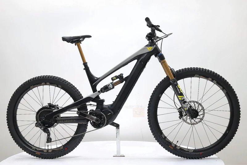 YT DECOY CF Pro Race 2019 T.L
