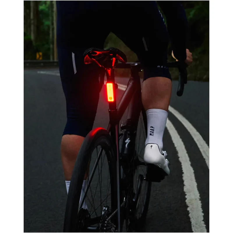 Feu arrière vélo puissant LED 150 lumens Blinder R-150 Knog