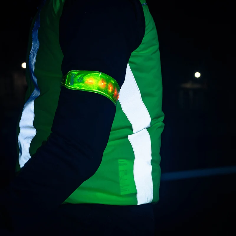 Brassard lumineux de sécurité pour cycliste avec 5 LED rouges Wowow