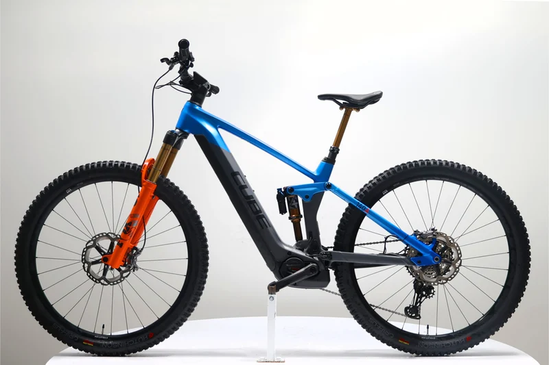 CUBE Stereo Hybrid 140 HPC ActionTeam 2022 T.M 255175
