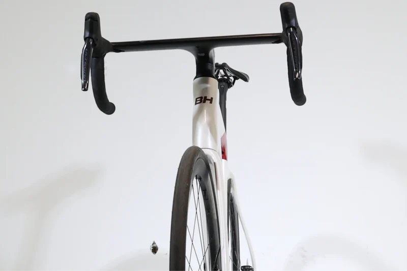 BH iRS1 Carbon 1.6 2023 T.L 248954