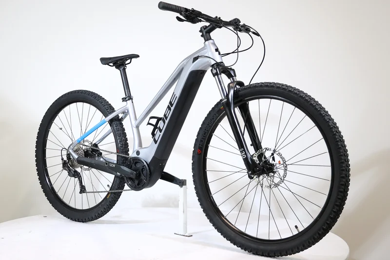 CUBE Reaction Hybrid Performance 500 2022 T.M 252478