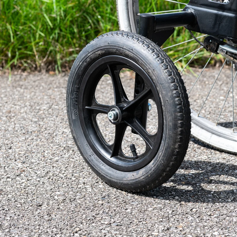 Roues stabilisatrices pour vélo adulte fixation hauban et base