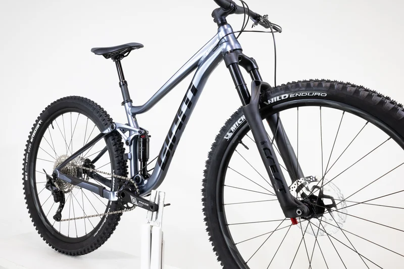 Giant Stance 29 2 Knight Shield S 2022 2368