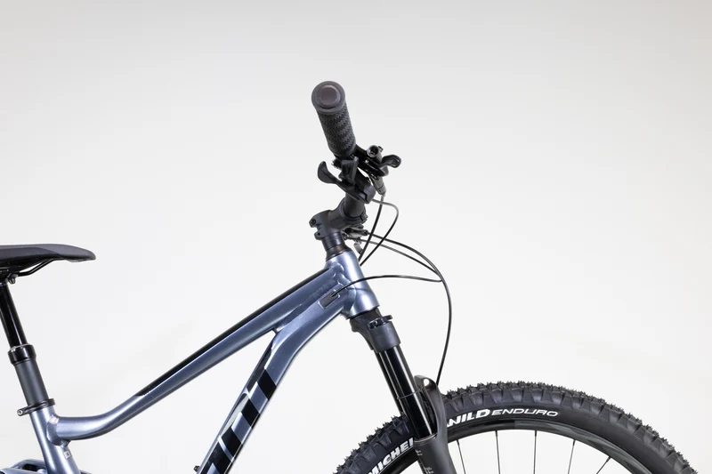 Giant Stance 29 2 Knight Shield S 2022 2368