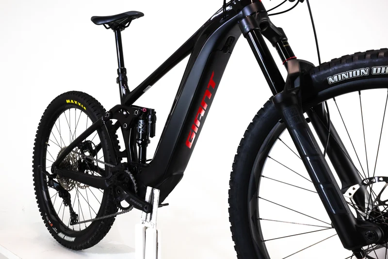 Giant Reign E+2 2023 M 2197